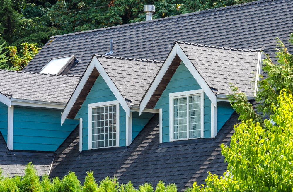 Nice looking house with shingle roof