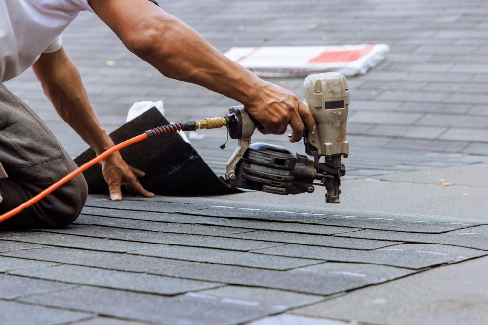 Installing asphalt shingle on top of the house