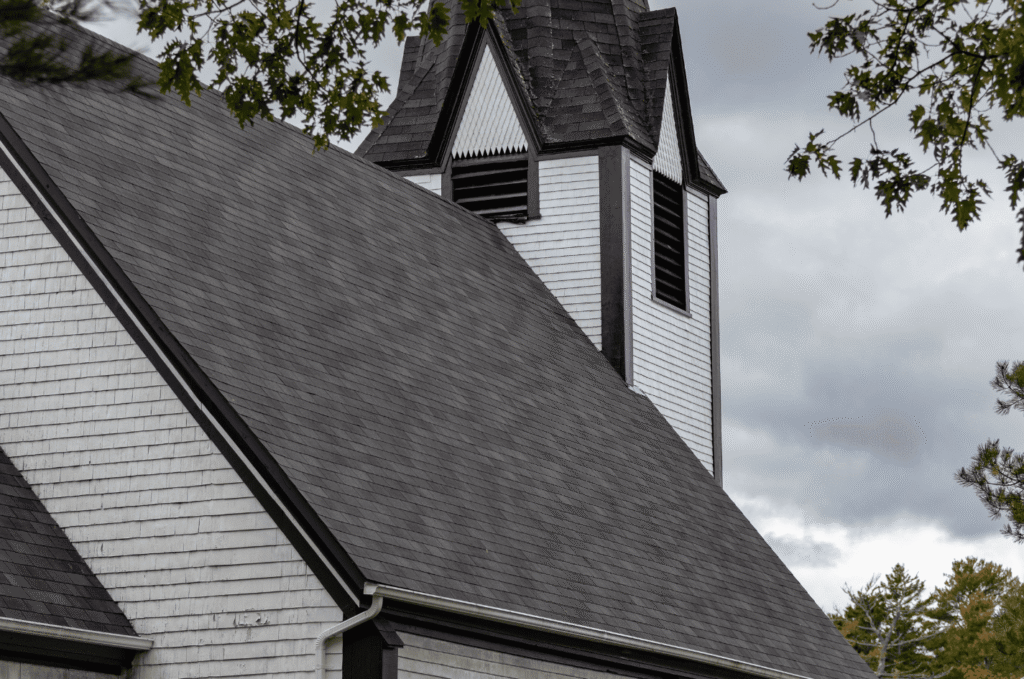 Old roof with discoloration and aging materials, clear roof replacement signs that suggest it’s time for an upgrade.